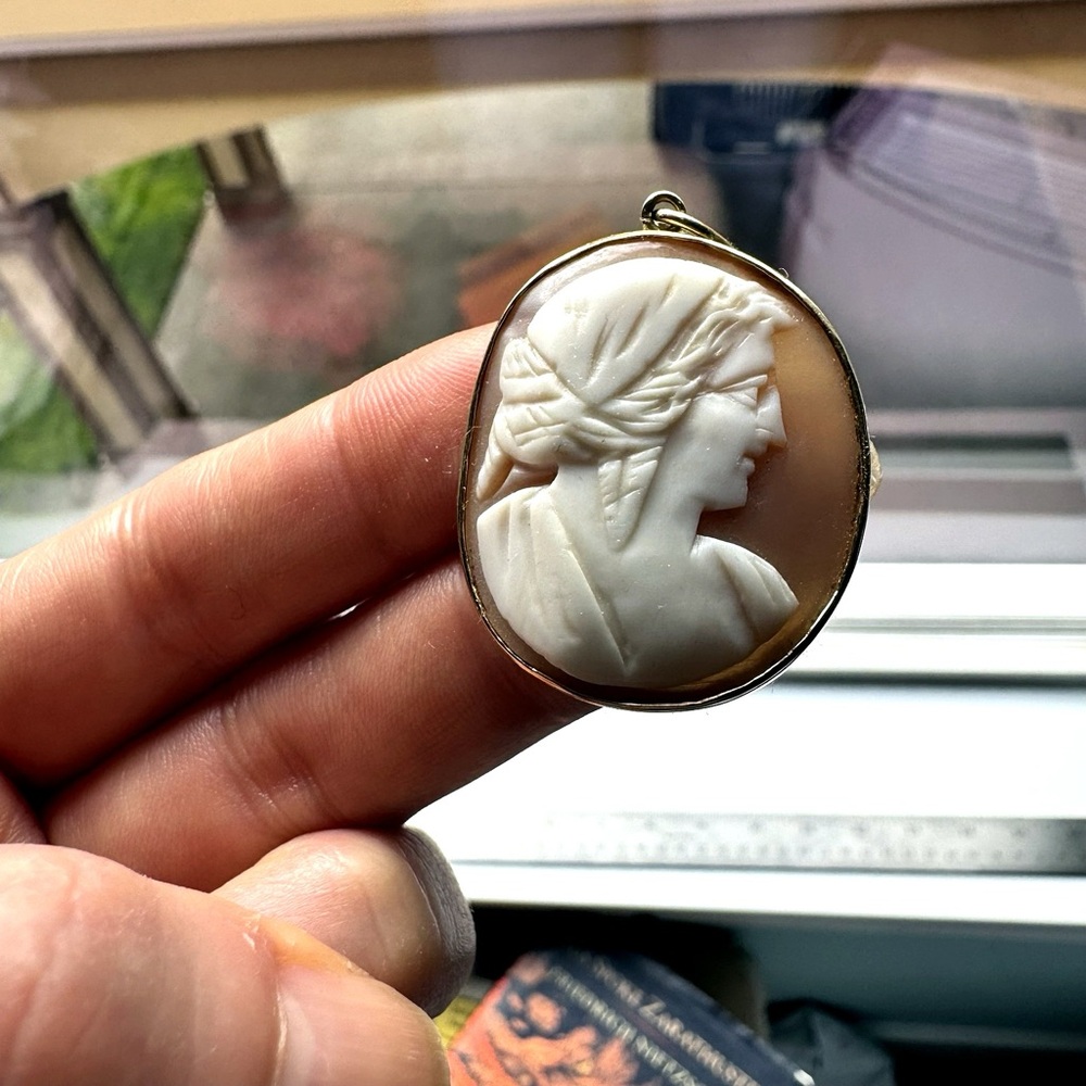 Late Victorian Hand Carved Cameo set in 15k gold